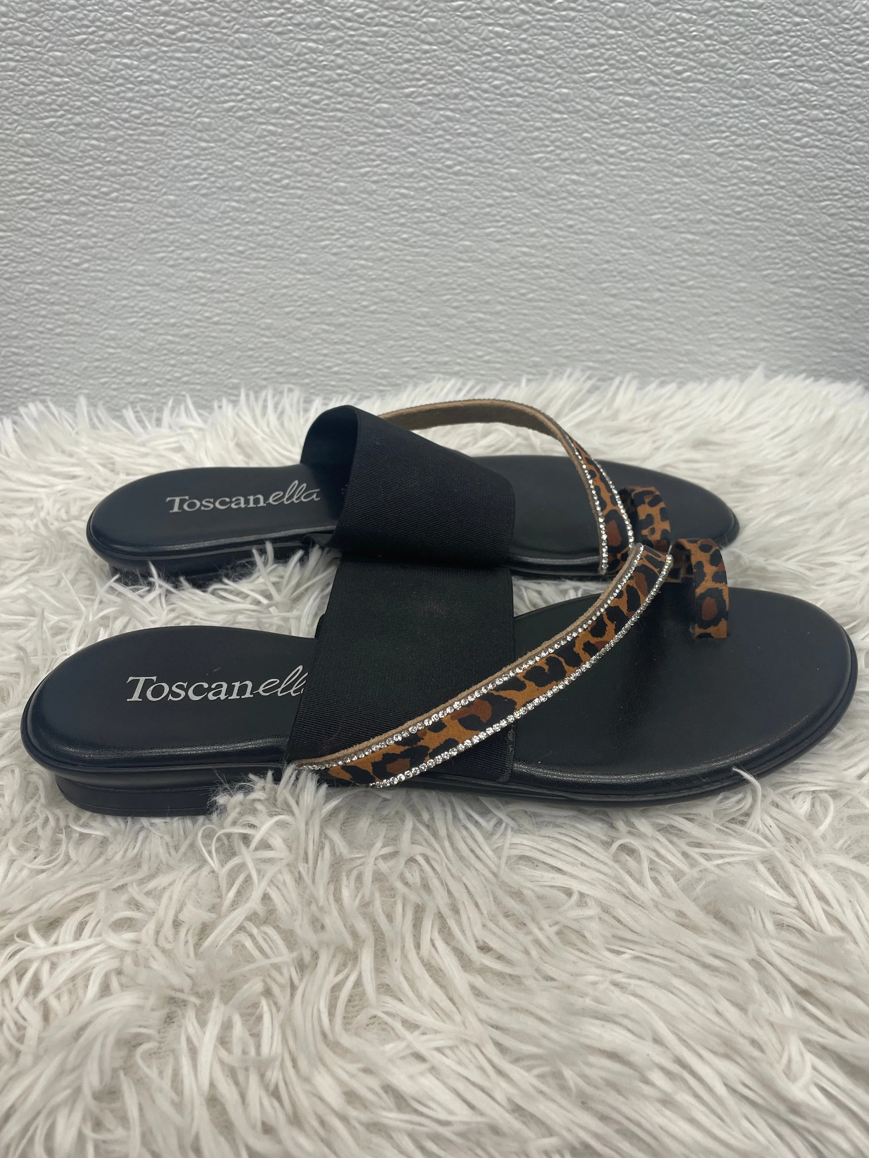 Sandals Flats By Clothes Mentor  Size: 8